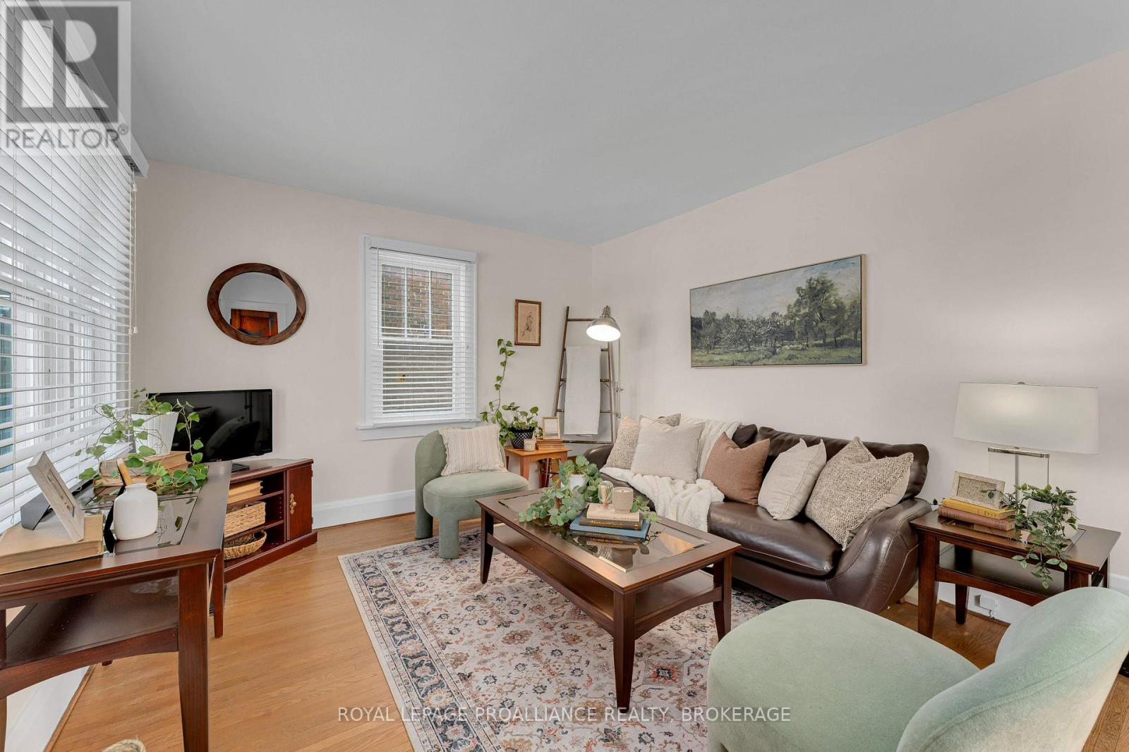 32 Livingston Avenue, Kingston, Ontario  K7L 4L2 - Photo 5 - X12943822