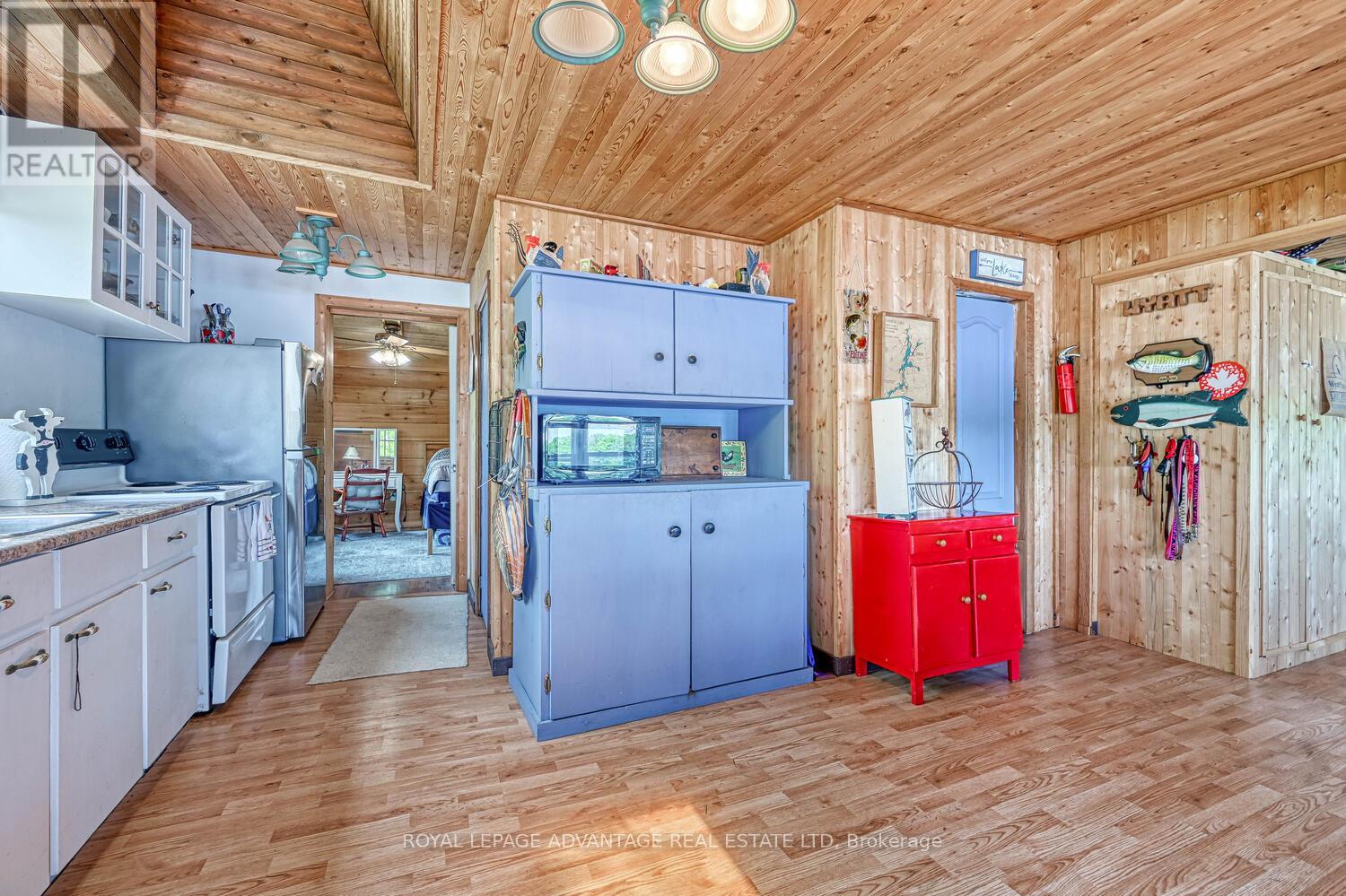 832 Klon Lane, Leeds And The Thousand Islands, Ontario  K0H 2N0 - Photo 18 - X12196649