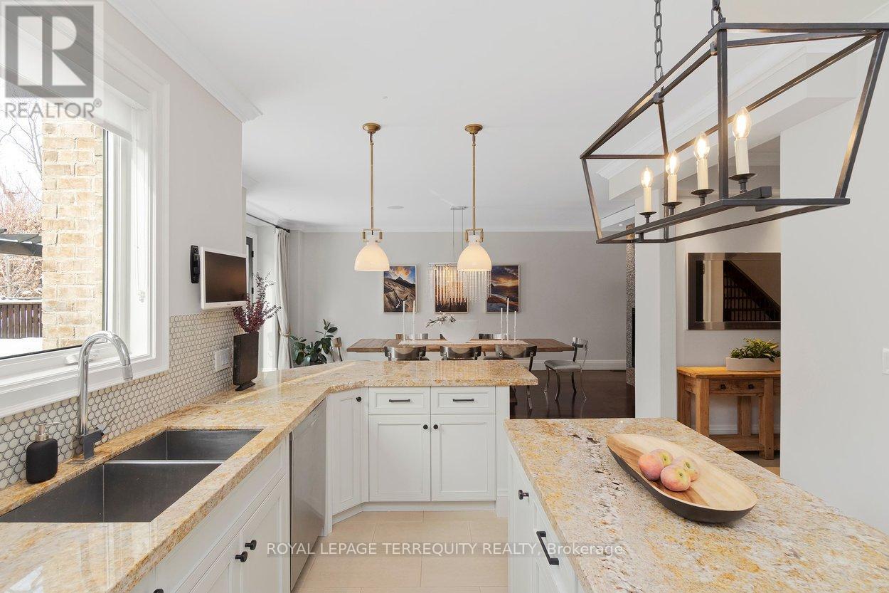 12 Elliott Avenue, Toronto, Ontario  M8X 2P8 - Photo 17 - W12943316