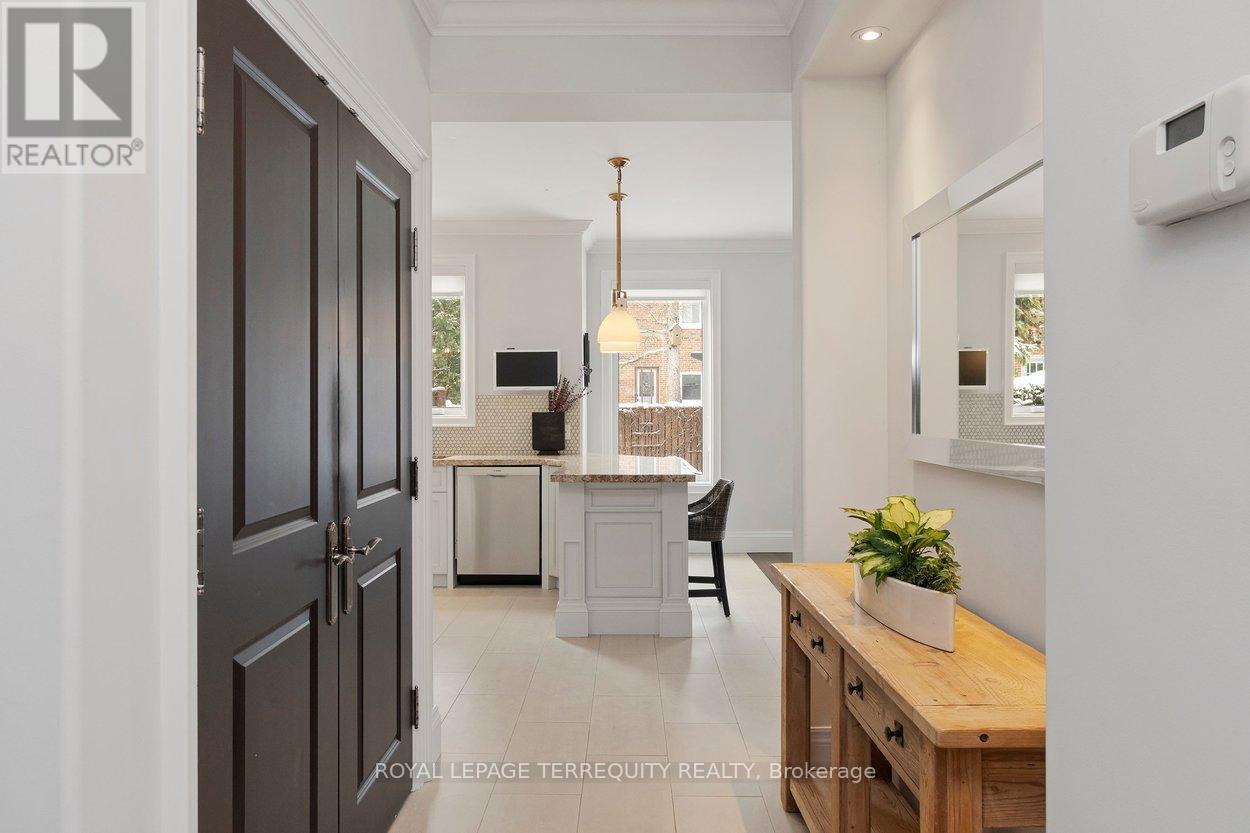 12 Elliott Avenue, Toronto, Ontario  M8X 2P8 - Photo 18 - W12943316