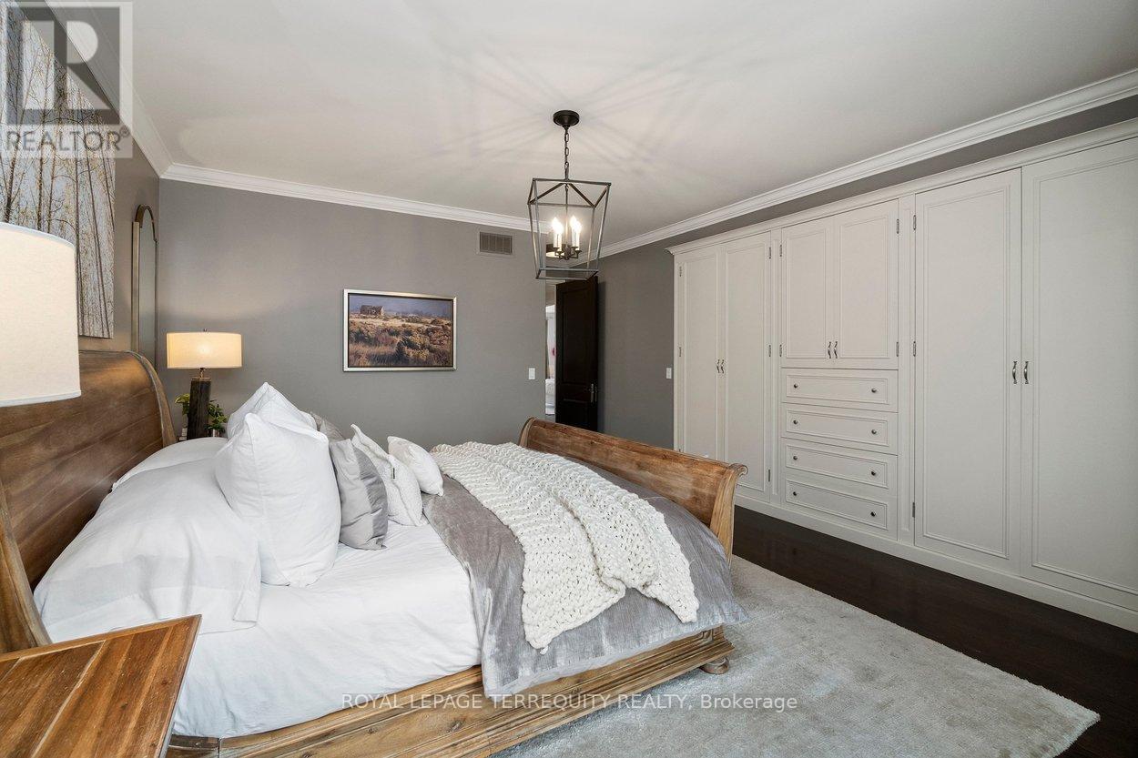 12 Elliott Avenue, Toronto, Ontario  M8X 2P8 - Photo 21 - W12943316