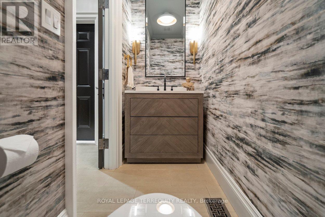 12 Elliott Avenue, Toronto, Ontario  M8X 2P8 - Photo 38 - W12943316