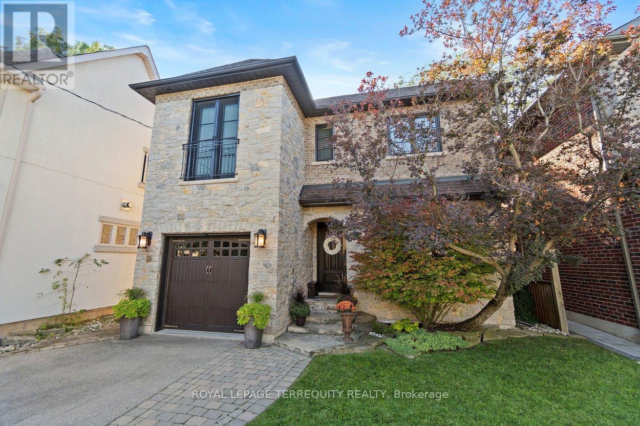 12 Elliott Avenue, Toronto, Ontario  M8X 2P8 - Photo 4 - W12943316