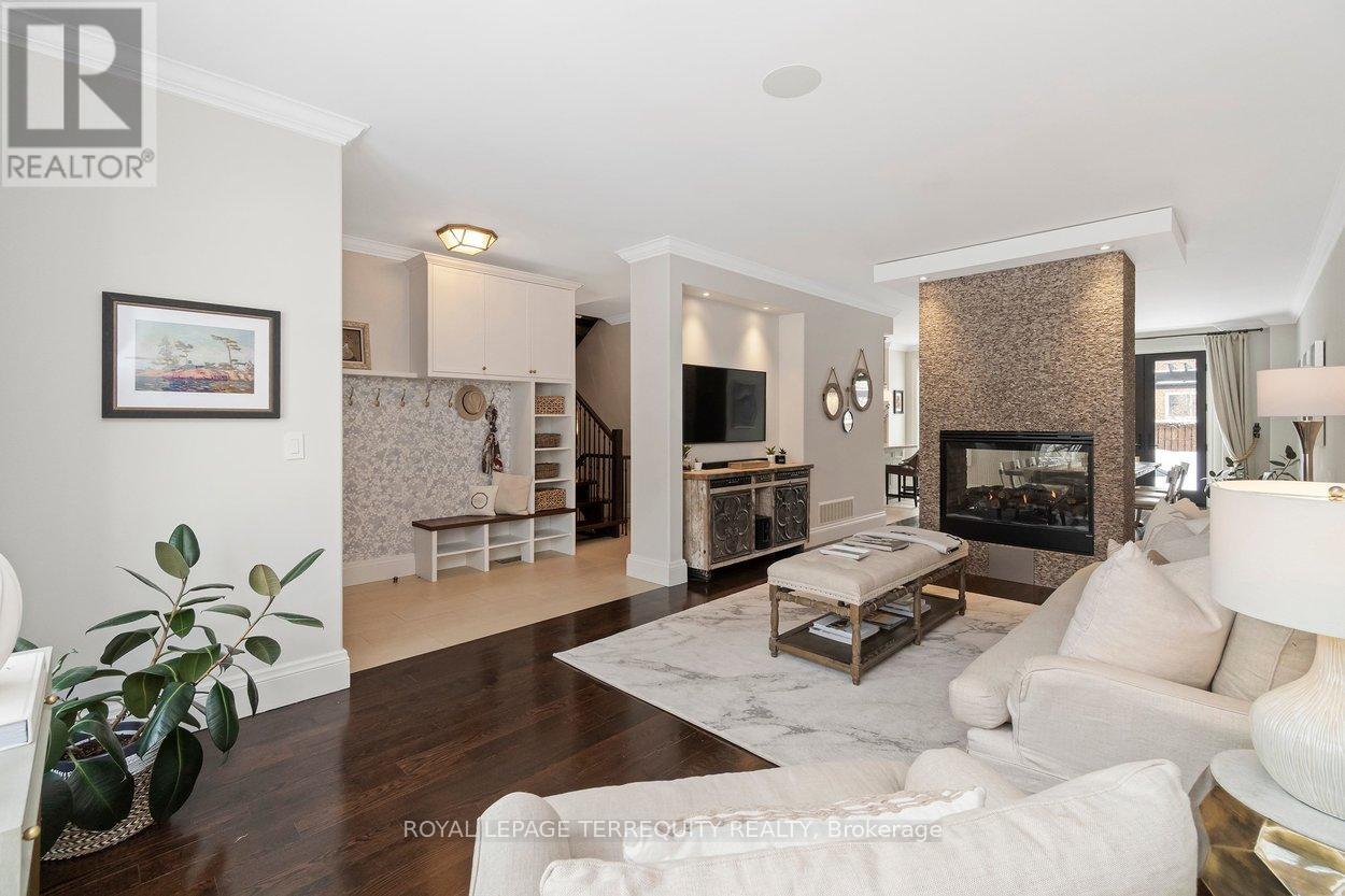 12 Elliott Avenue, Toronto, Ontario  M8X 2P8 - Photo 7 - W12943316