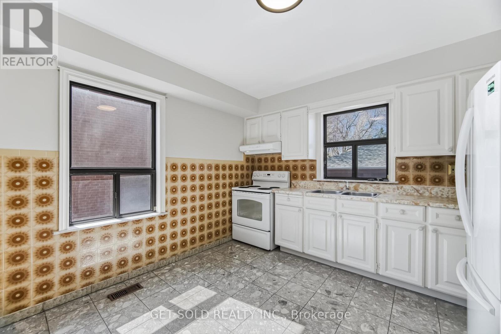 60 Erie Street, Toronto, Ontario  M6L 2P9 - Photo 13 - W12943322