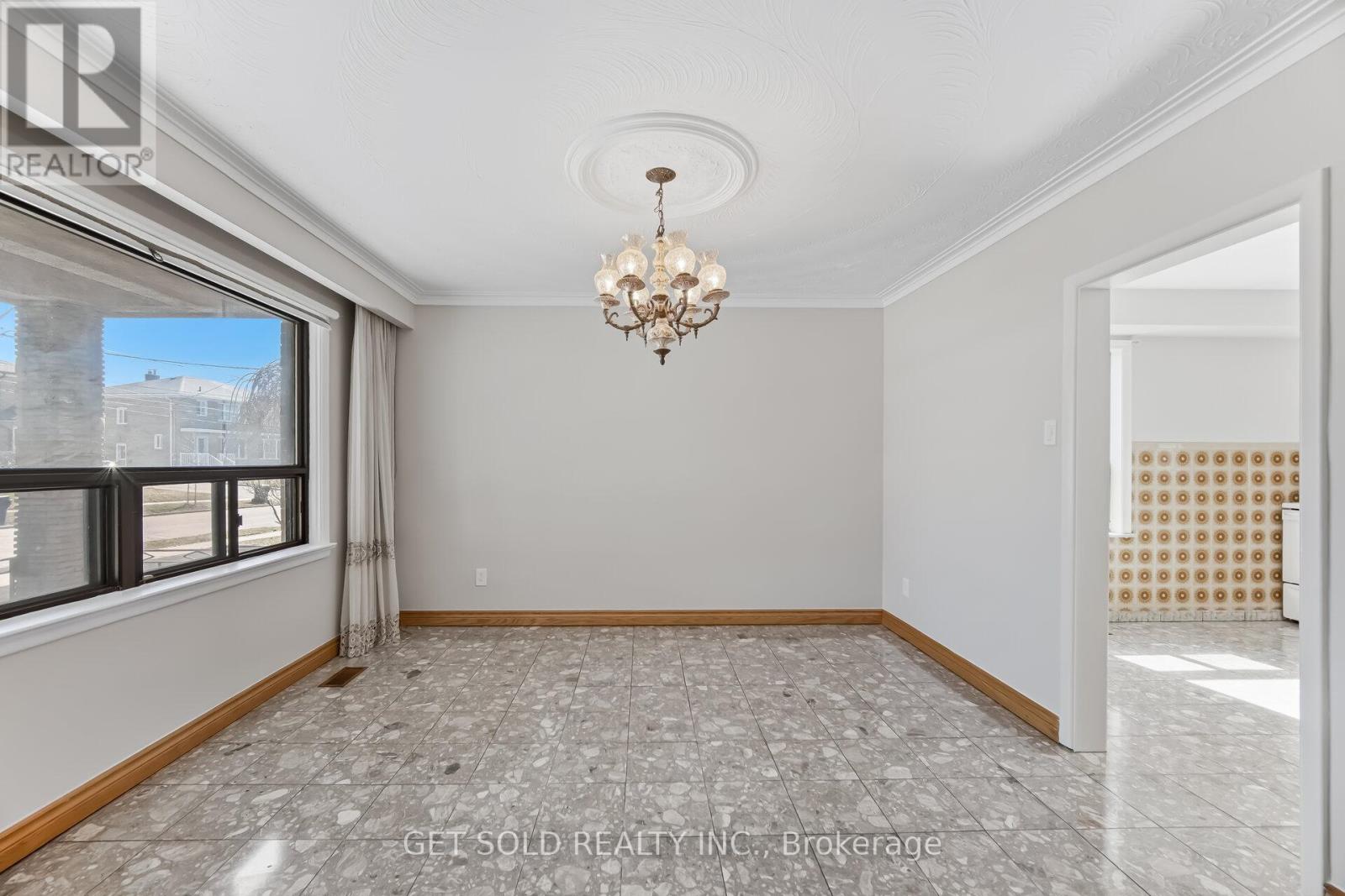 60 Erie Street, Toronto, Ontario  M6L 2P9 - Photo 14 - W12943322