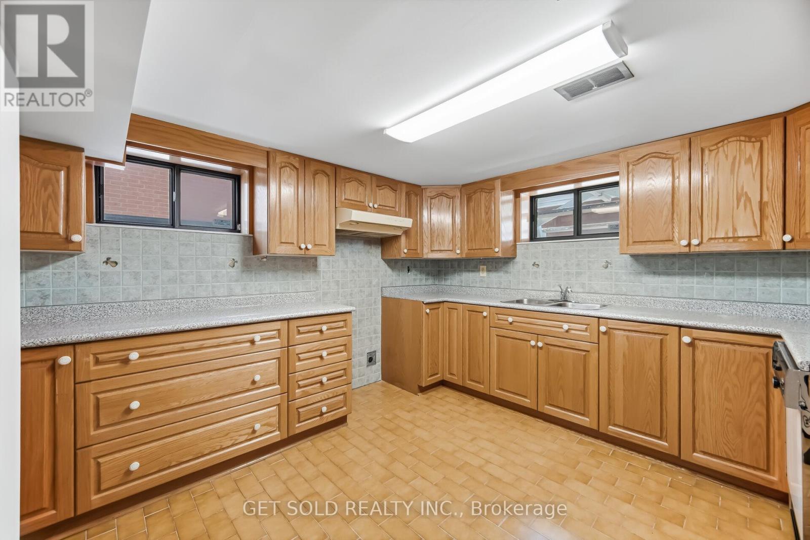 60 Erie Street, Toronto, Ontario  M6L 2P9 - Photo 32 - W12943322