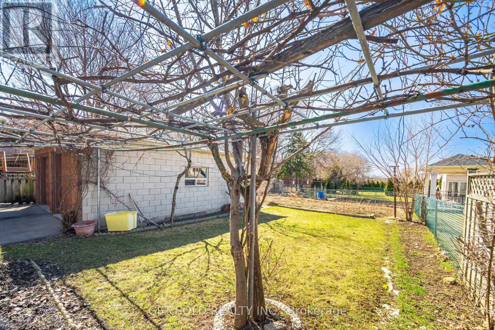 60 Erie Street, Toronto, Ontario  M6L 2P9 - Photo 37 - W12943322