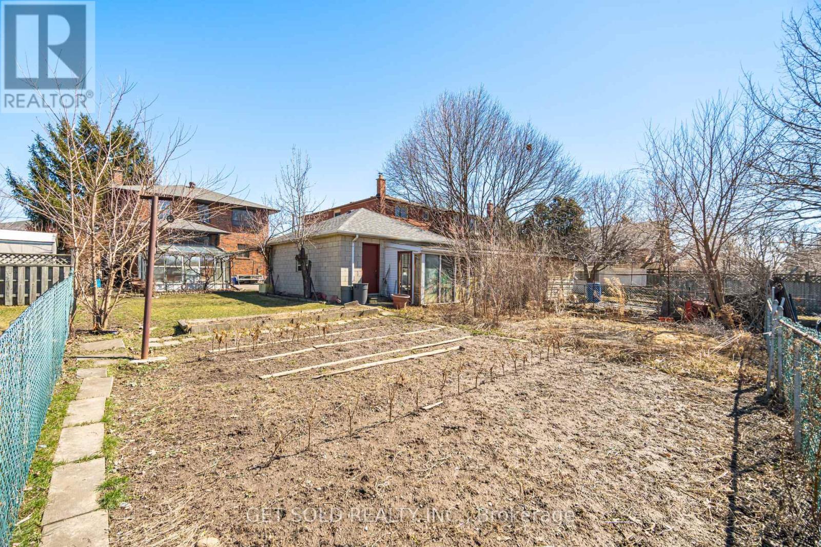 60 Erie Street, Toronto, Ontario  M6L 2P9 - Photo 38 - W12943322