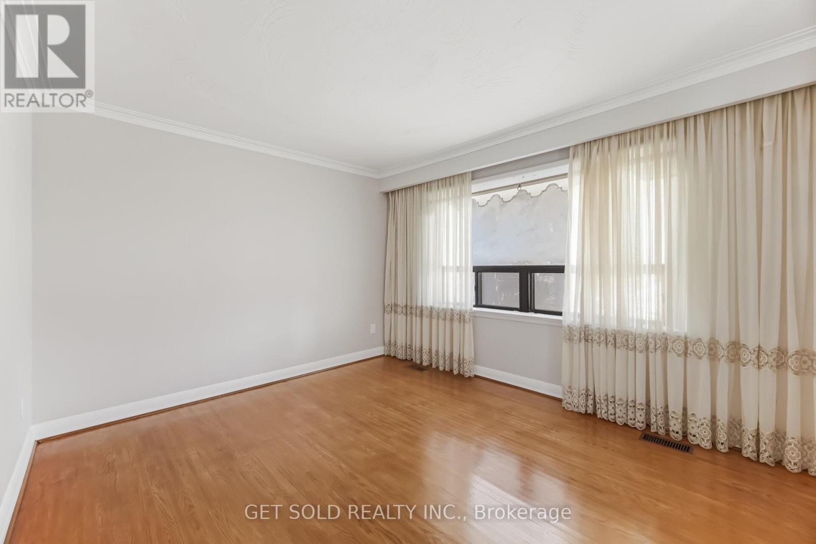 60 Erie Street, Toronto, Ontario  M6L 2P9 - Photo 5 - W12943322