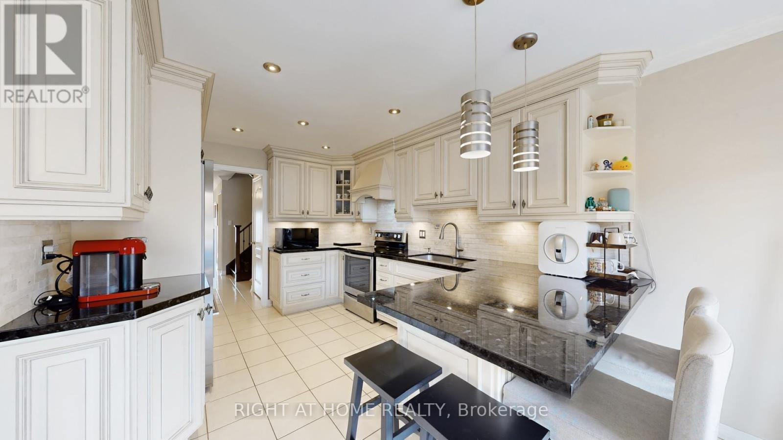 2499 Logan Avenue, Oakville, Ontario  L6H 6S1 - Photo 13 - W12943350