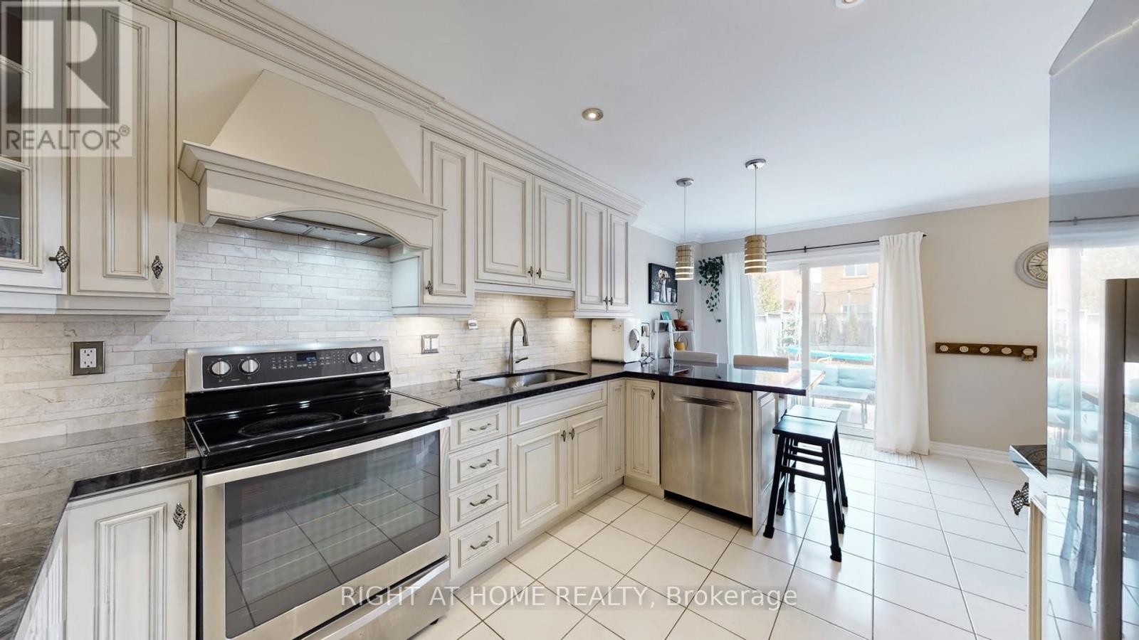 2499 Logan Avenue, Oakville, Ontario  L6H 6S1 - Photo 16 - W12943350