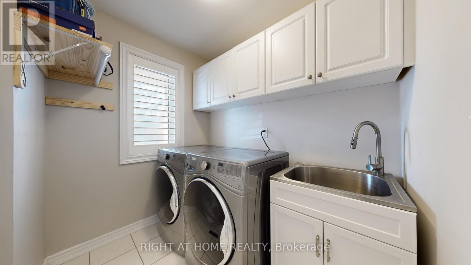 2499 Logan Avenue, Oakville, Ontario  L6H 6S1 - Photo 19 - W12943350