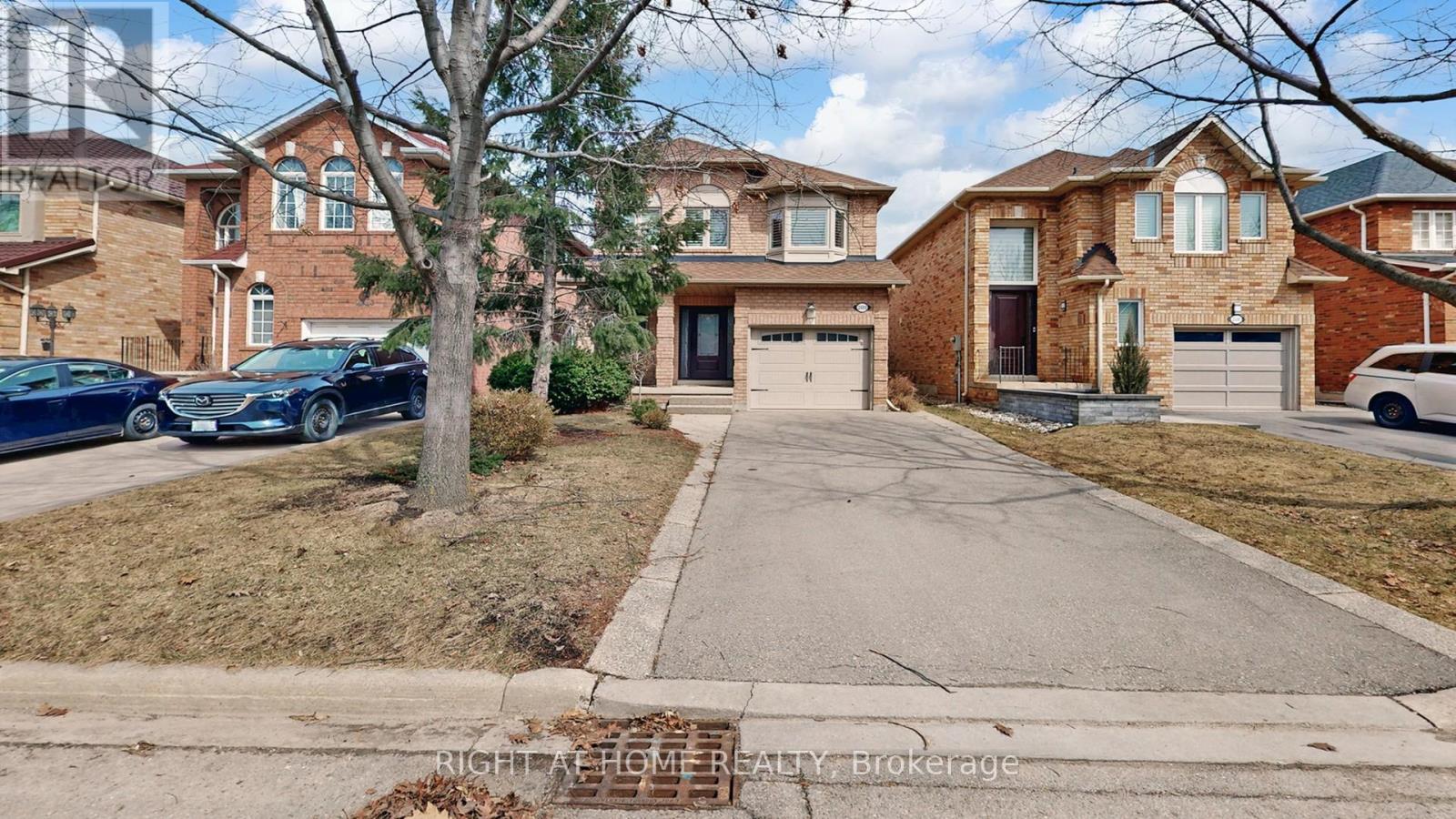 2499 Logan Avenue, Oakville, Ontario  L6H 6S1 - Photo 2 - W12943350