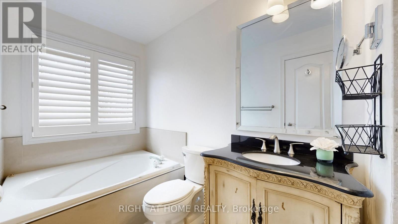 2499 Logan Avenue, Oakville, Ontario  L6H 6S1 - Photo 27 - W12943350