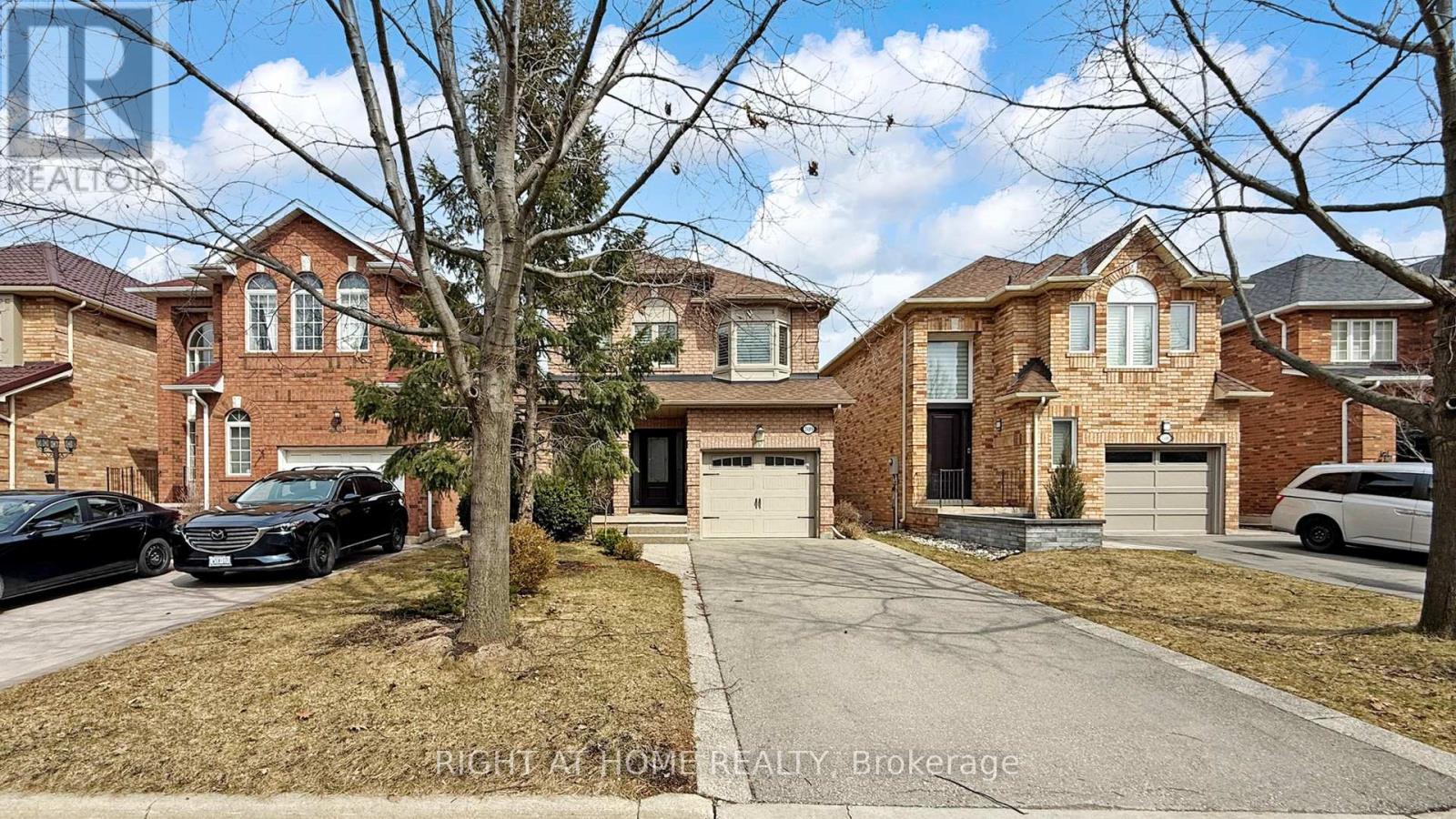 2499 Logan Avenue, Oakville, Ontario  L6H 6S1 - Photo 3 - W12943350