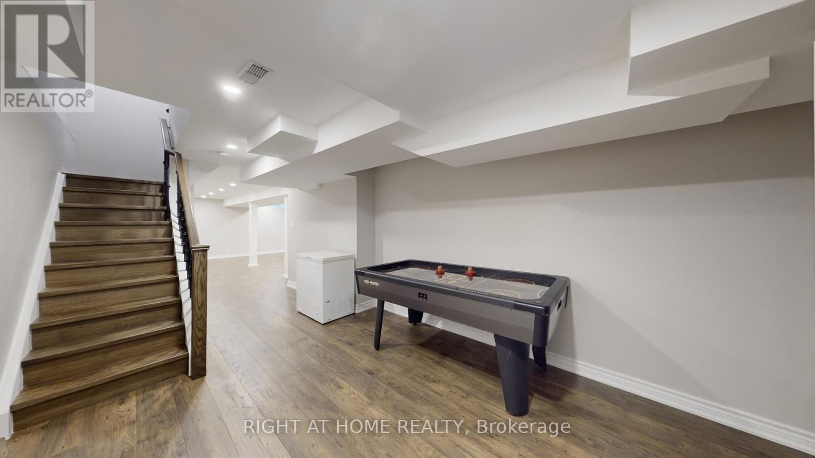 2499 Logan Avenue, Oakville, Ontario  L6H 6S1 - Photo 37 - W12943350