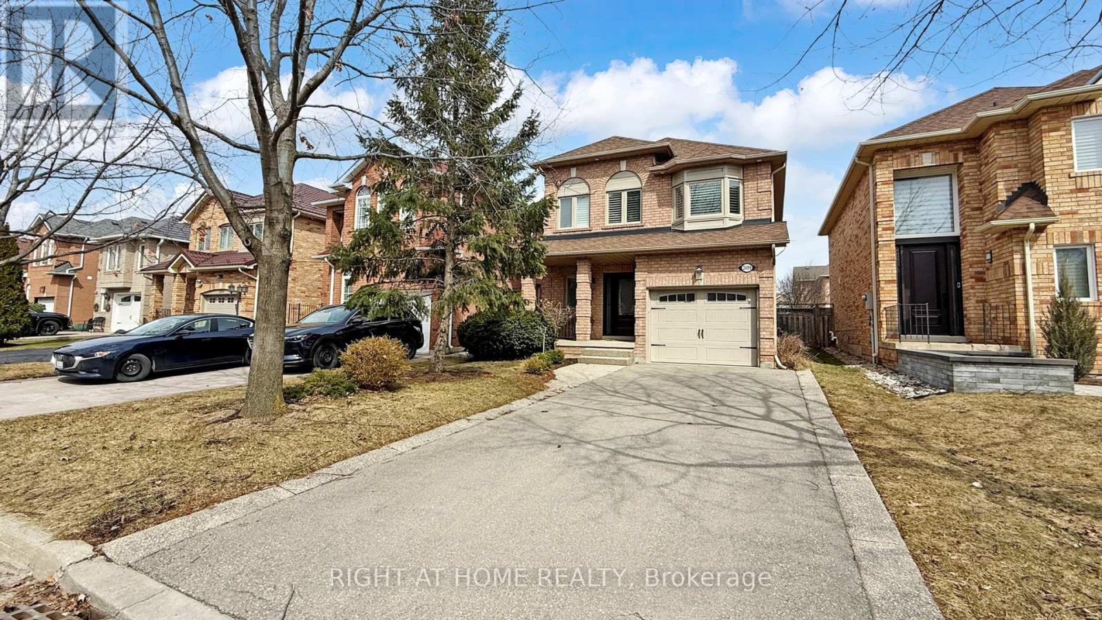 2499 Logan Avenue, Oakville, Ontario  L6H 6S1 - Photo 4 - W12943350