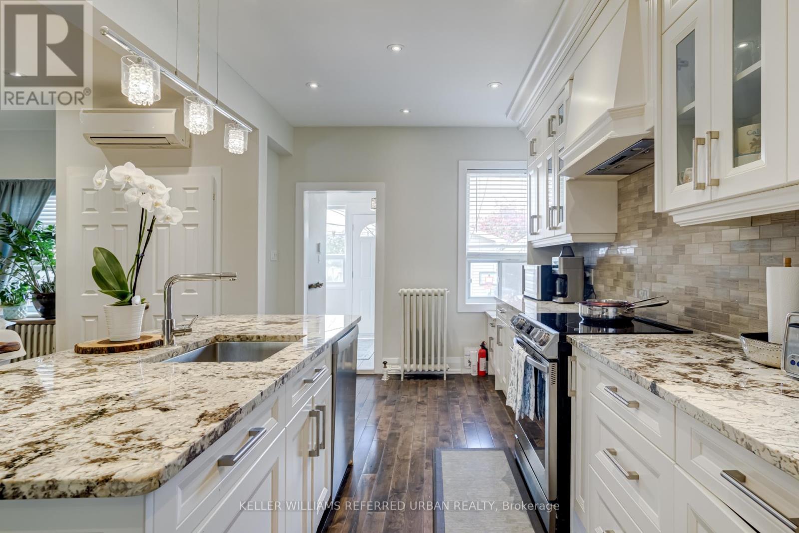 630 Runnymede Road, Toronto, Ontario  M6S 3A2 - Photo 12 - W12943360