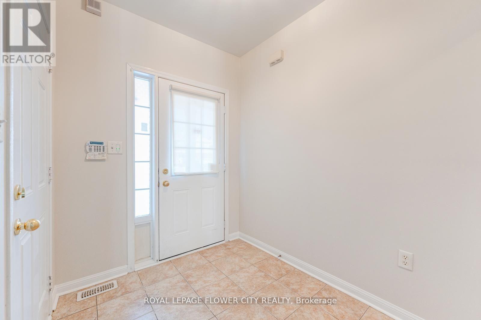 80 Dwyer Drive, Brampton, Ontario  L6S 0B1 - Photo 6 - W12943374