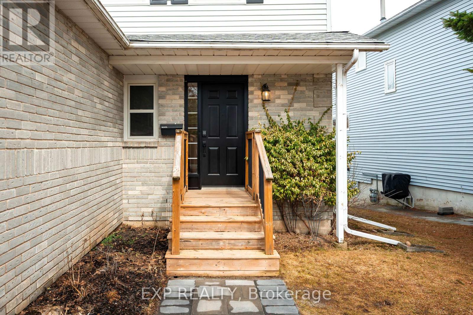 345 Rebecca Drive, Orangeville, Ontario  L9W 4P5 - Photo 2 - W12943392