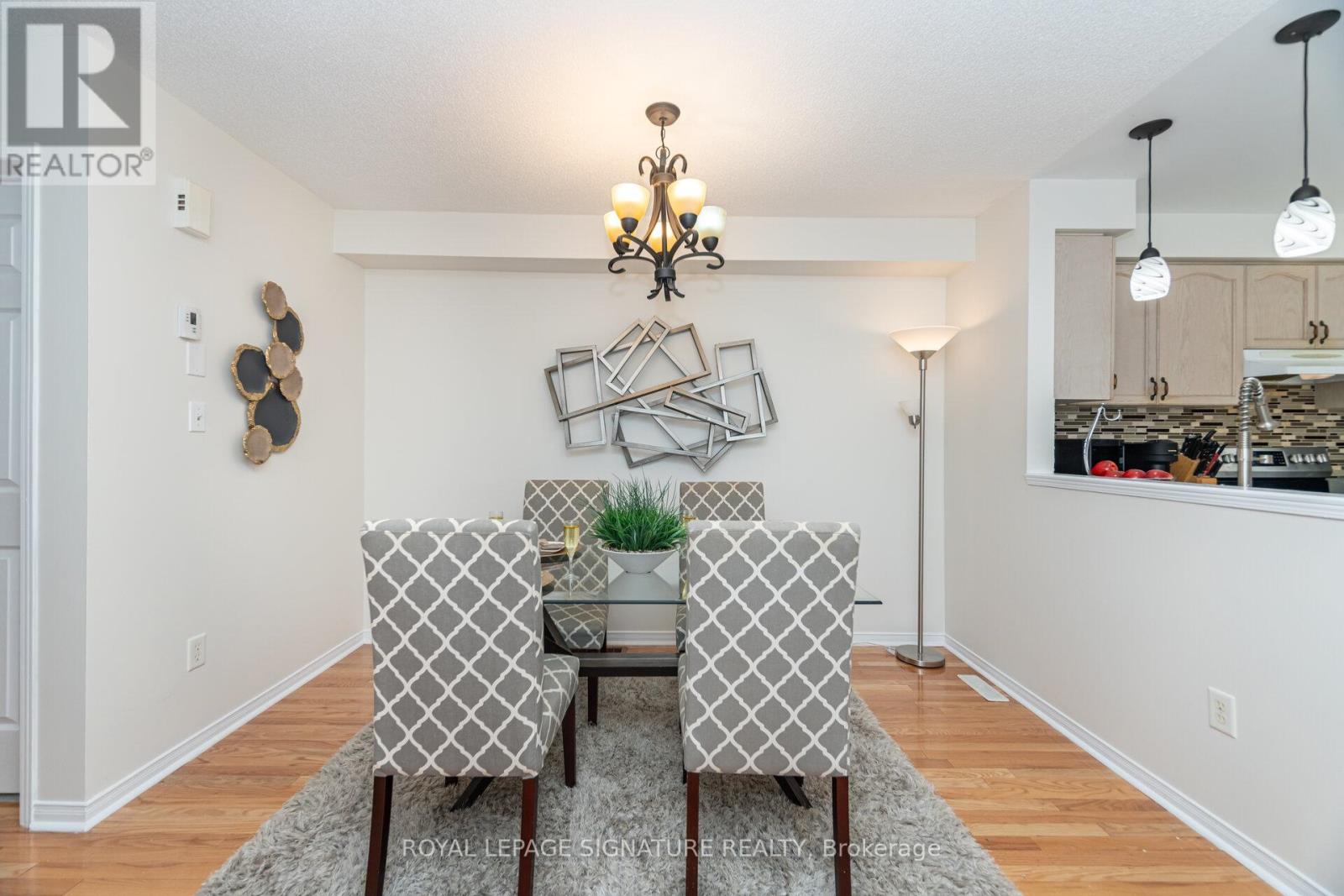 7131 Chatham Court, Mississauga, Ontario  L5N 8R1 - Photo 4 - W12943416