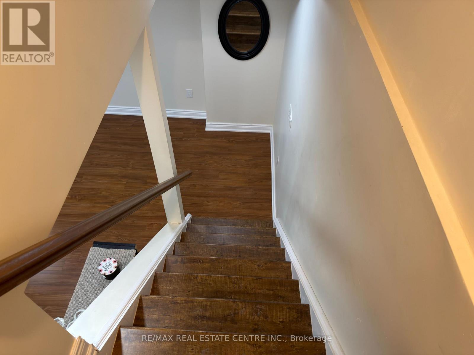 4325 Guildwood Way, Mississauga, Ontario  L5R 0A7 - Photo 3 - W12943436