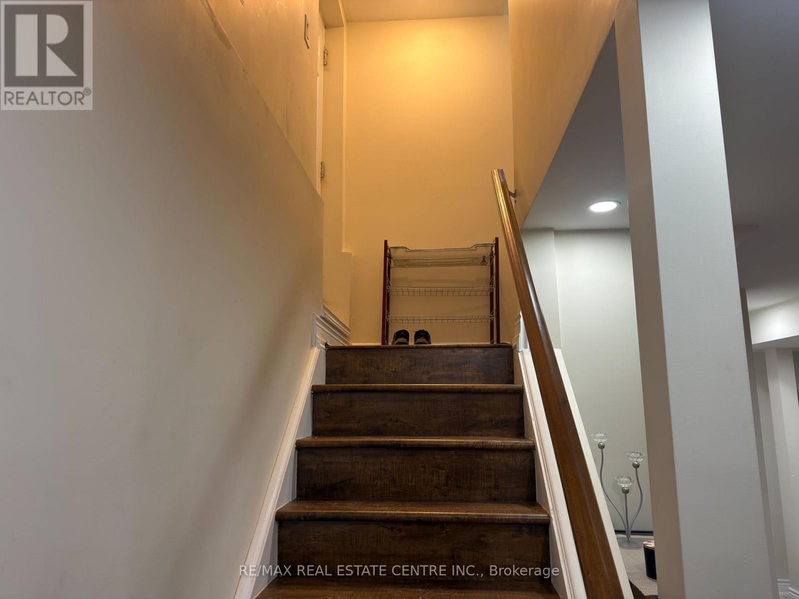 4325 Guildwood Way, Mississauga, Ontario  L5R 0A7 - Photo 4 - W12943436