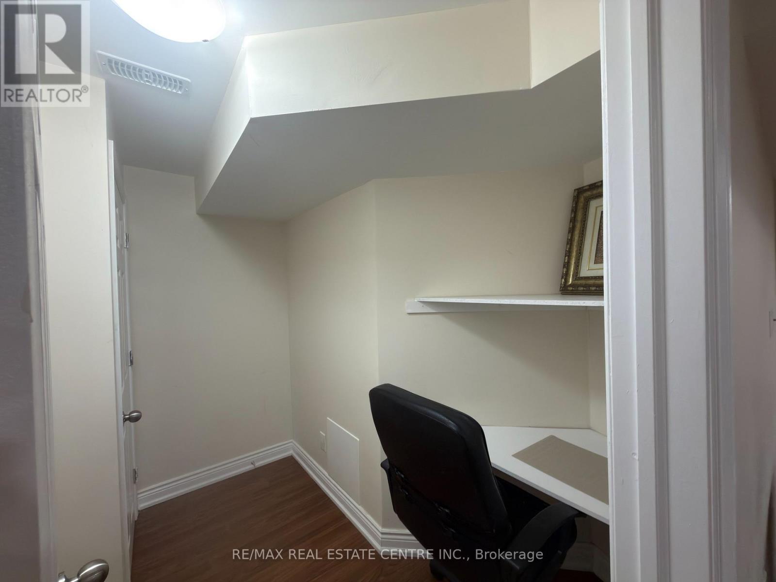 4325 Guildwood Way, Mississauga, Ontario  L5R 0A7 - Photo 7 - W12943436