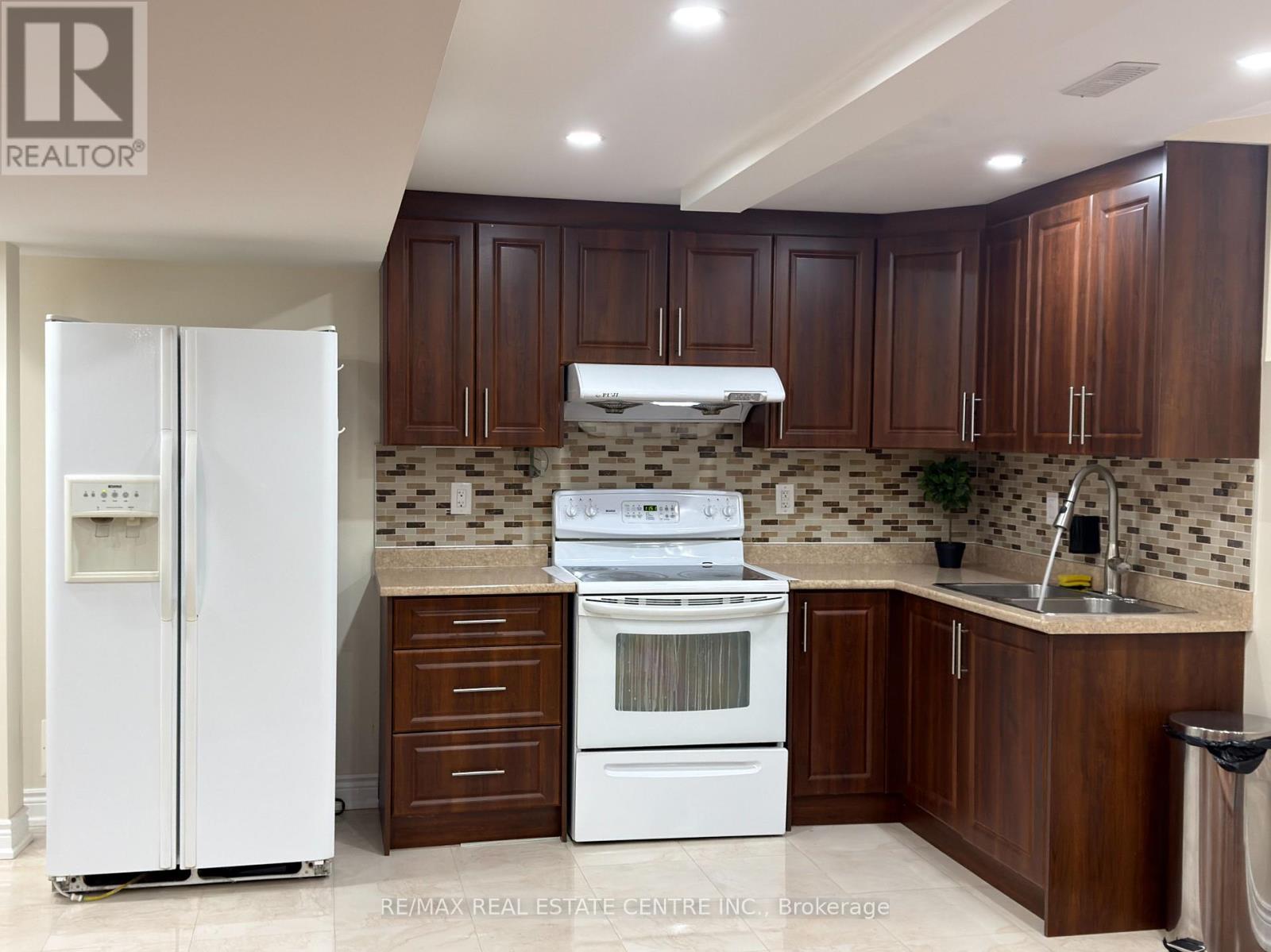 4325 Guildwood Way, Mississauga, Ontario  L5R 0A7 - Photo 9 - W12943436