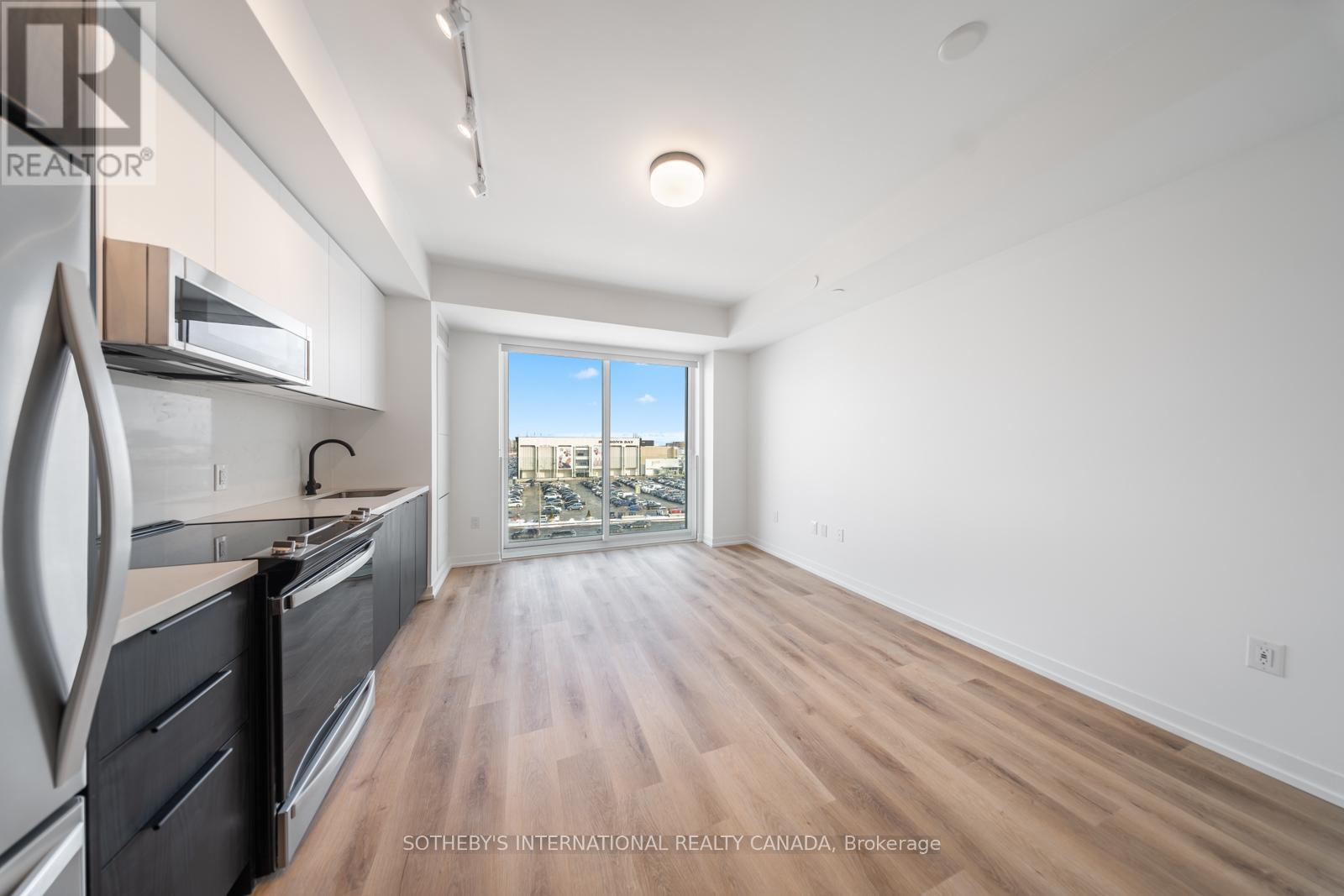 703 - 5 YORK GARDEN WAY, Toronto, Ontario