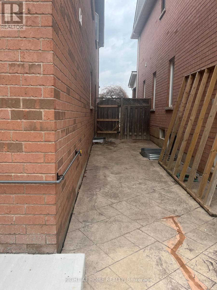 Basement - 6772 Longview Place E, Mississauga, Ontario  L5C 1V3 - Photo 2 - W12943540