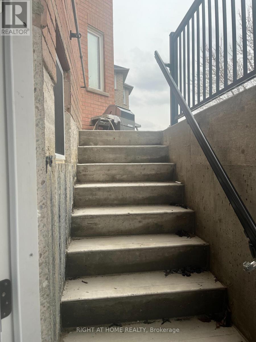 Basement - 6772 Longview Place E, Mississauga, Ontario  L5C 1V3 - Photo 4 - W12943540