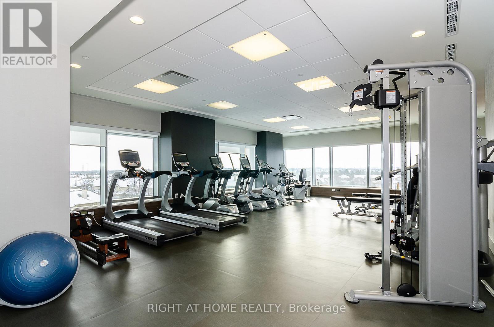 702 - 2560 Eglinton Avenue W, Mississauga, Ontario  L5M 0Y3 - Photo 3 - W12943546