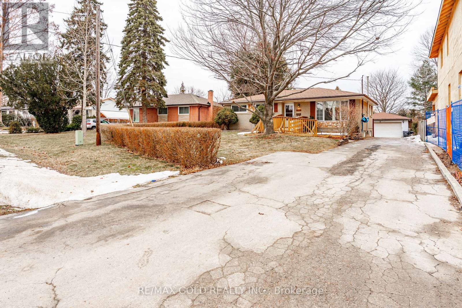 521 SANDBROOK ROAD, Oakville, Ontario