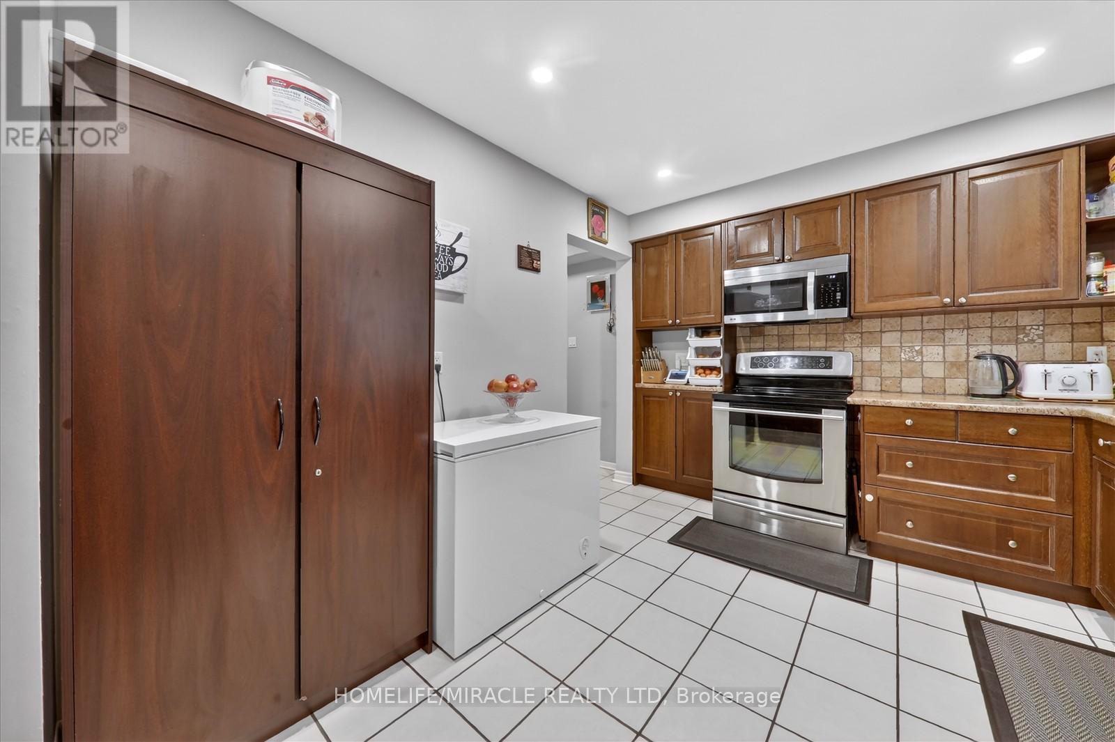 113 Fanshawe Drive, Brampton, Ontario  L6Z 1A8 - Photo 14 - W12943568