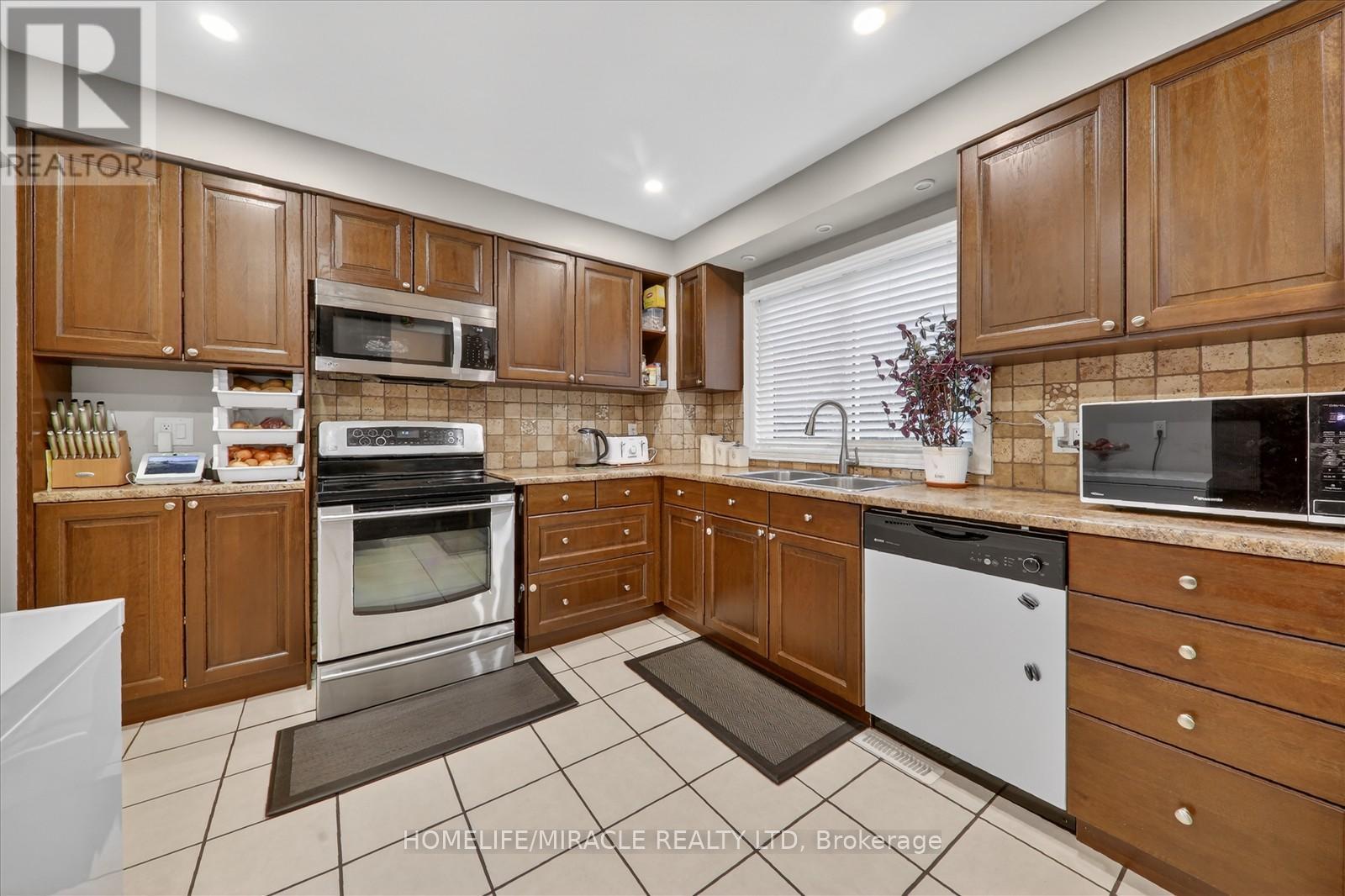 113 Fanshawe Drive, Brampton, Ontario  L6Z 1A8 - Photo 15 - W12943568