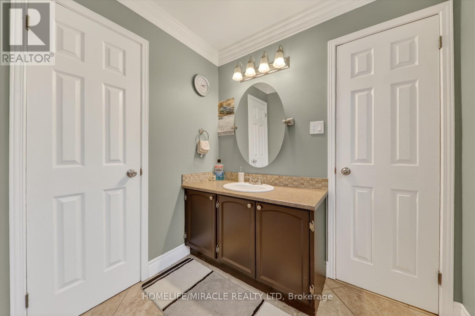 113 Fanshawe Drive, Brampton, Ontario  L6Z 1A8 - Photo 18 - W12943568