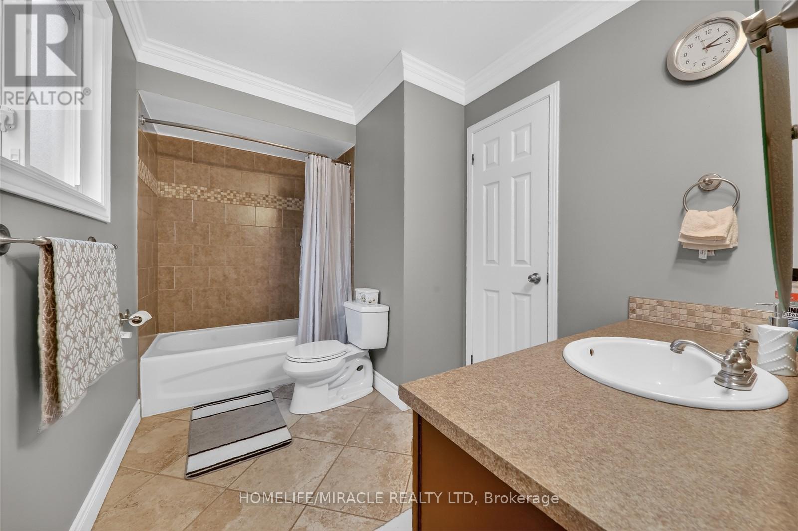 113 Fanshawe Drive, Brampton, Ontario  L6Z 1A8 - Photo 19 - W12943568
