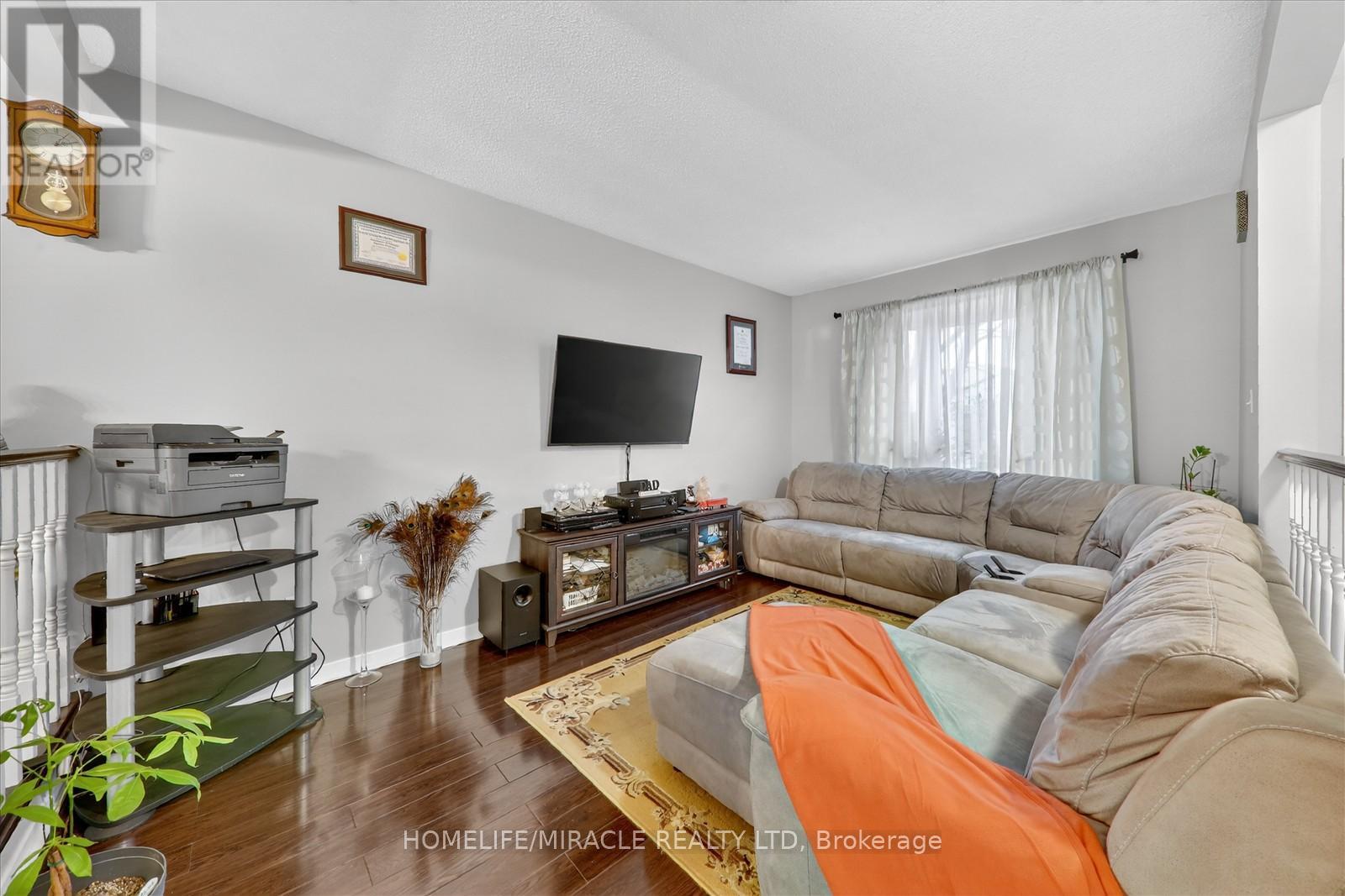 113 Fanshawe Drive, Brampton, Ontario  L6Z 1A8 - Photo 6 - W12943568