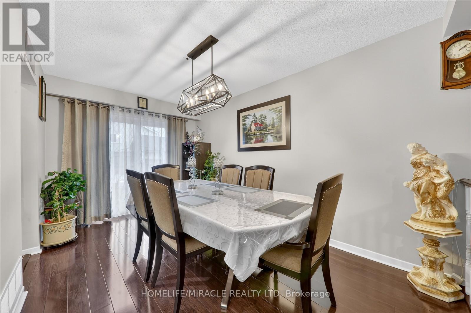 113 Fanshawe Drive, Brampton, Ontario  L6Z 1A8 - Photo 9 - W12943568