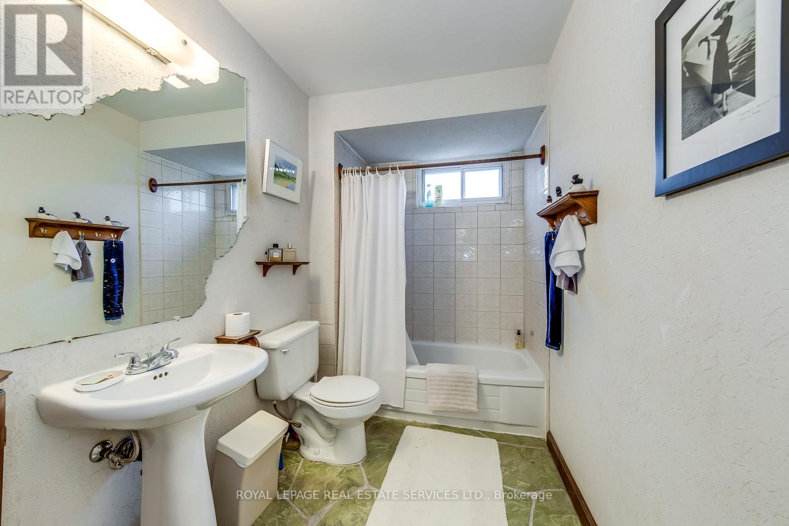 202 - 1055 Shawnmarr Road, Mississauga, Ontario  L5H 3V2 - Photo 31 - W12943570