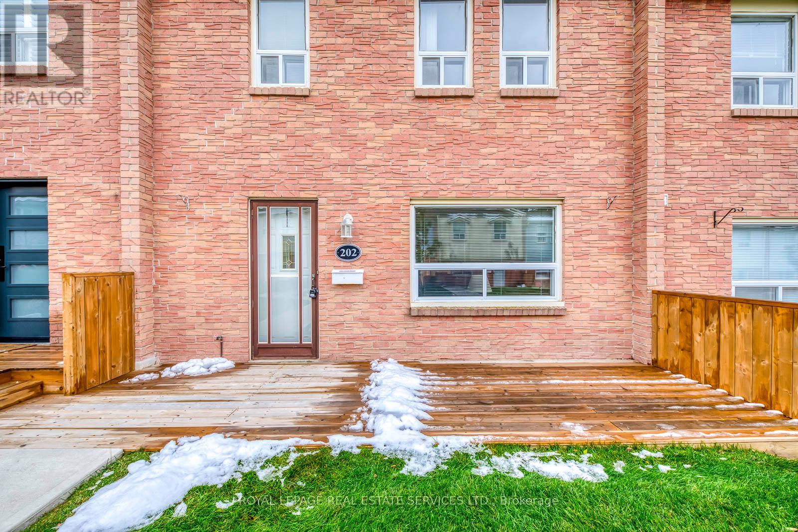 202 - 1055 Shawnmarr Road, Mississauga, Ontario  L5H 3V2 - Photo 5 - W12943570