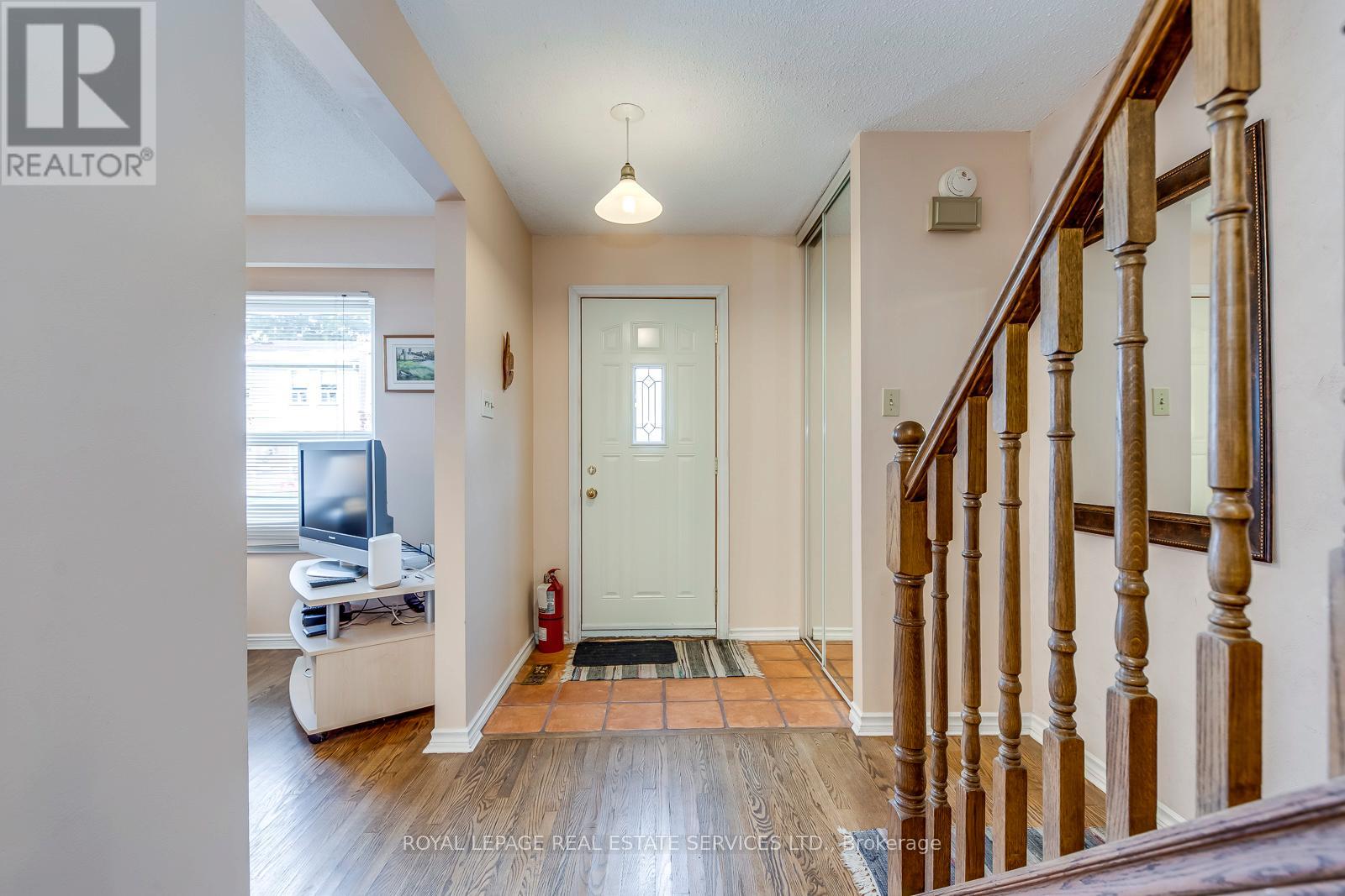 202 - 1055 Shawnmarr Road, Mississauga, Ontario  L5H 3V2 - Photo 7 - W12943570