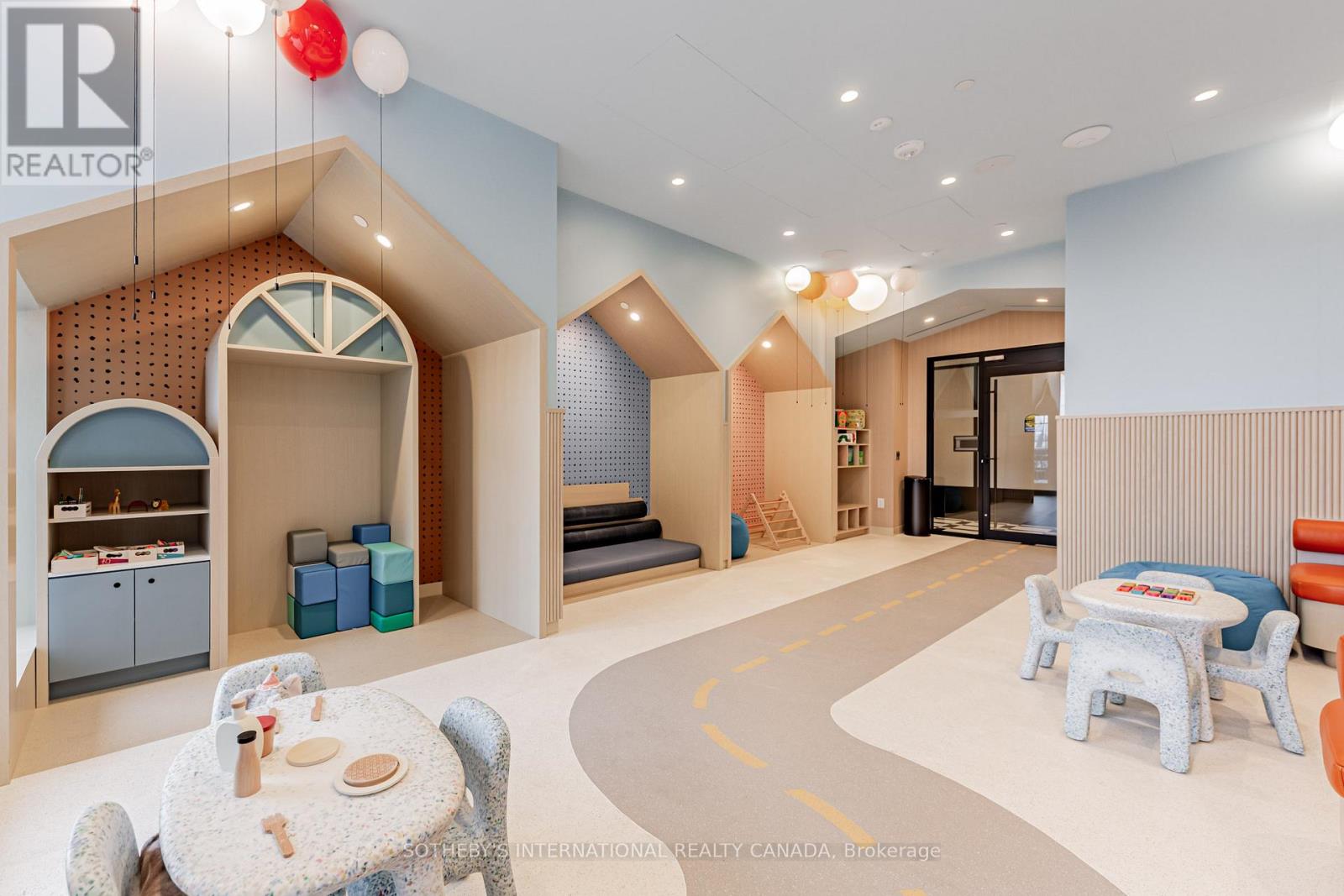 Th104 - 5 York Garden Way, Toronto, Ontario  M6A 2V1 - Photo 30 - W12943582