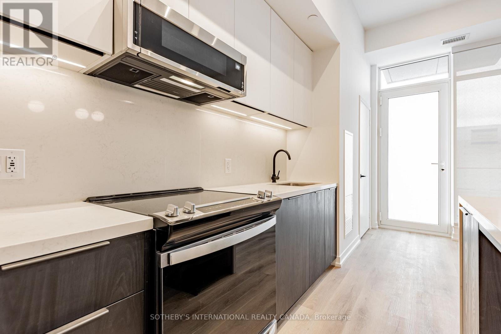 Th104 - 5 York Garden Way, Toronto, Ontario  M6A 2V1 - Photo 4 - W12943582