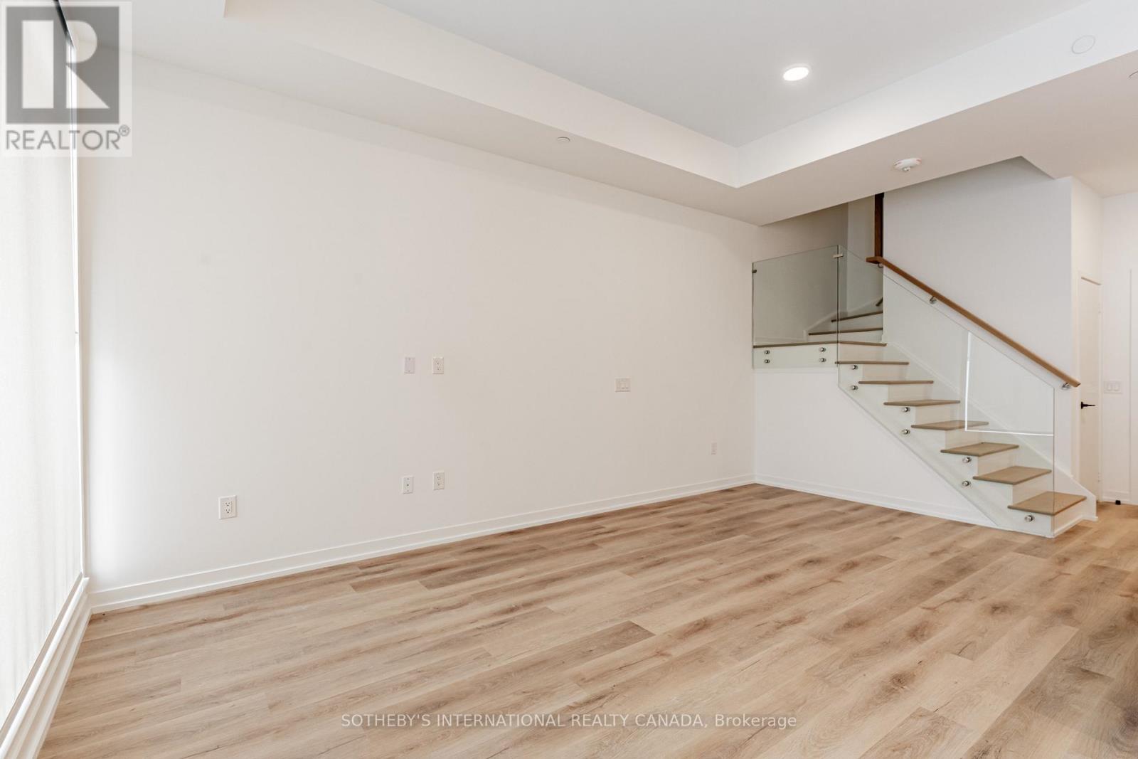 Th104 - 5 York Garden Way, Toronto, Ontario  M6A 2V1 - Photo 6 - W12943582