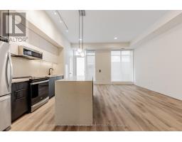 TH104 - 5 YORK GARDEN WAY, Toronto, Ontario