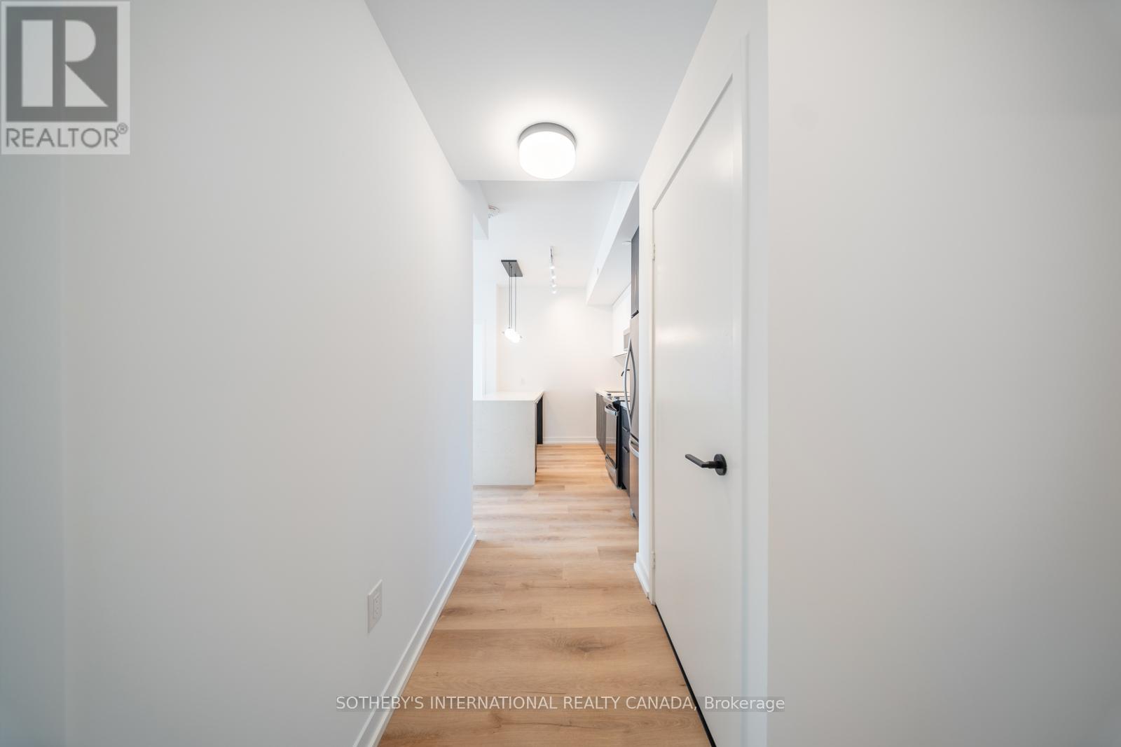 611 - 5 York Garden Way, Toronto, Ontario  M6A 2V1 - Photo 4 - W12943598