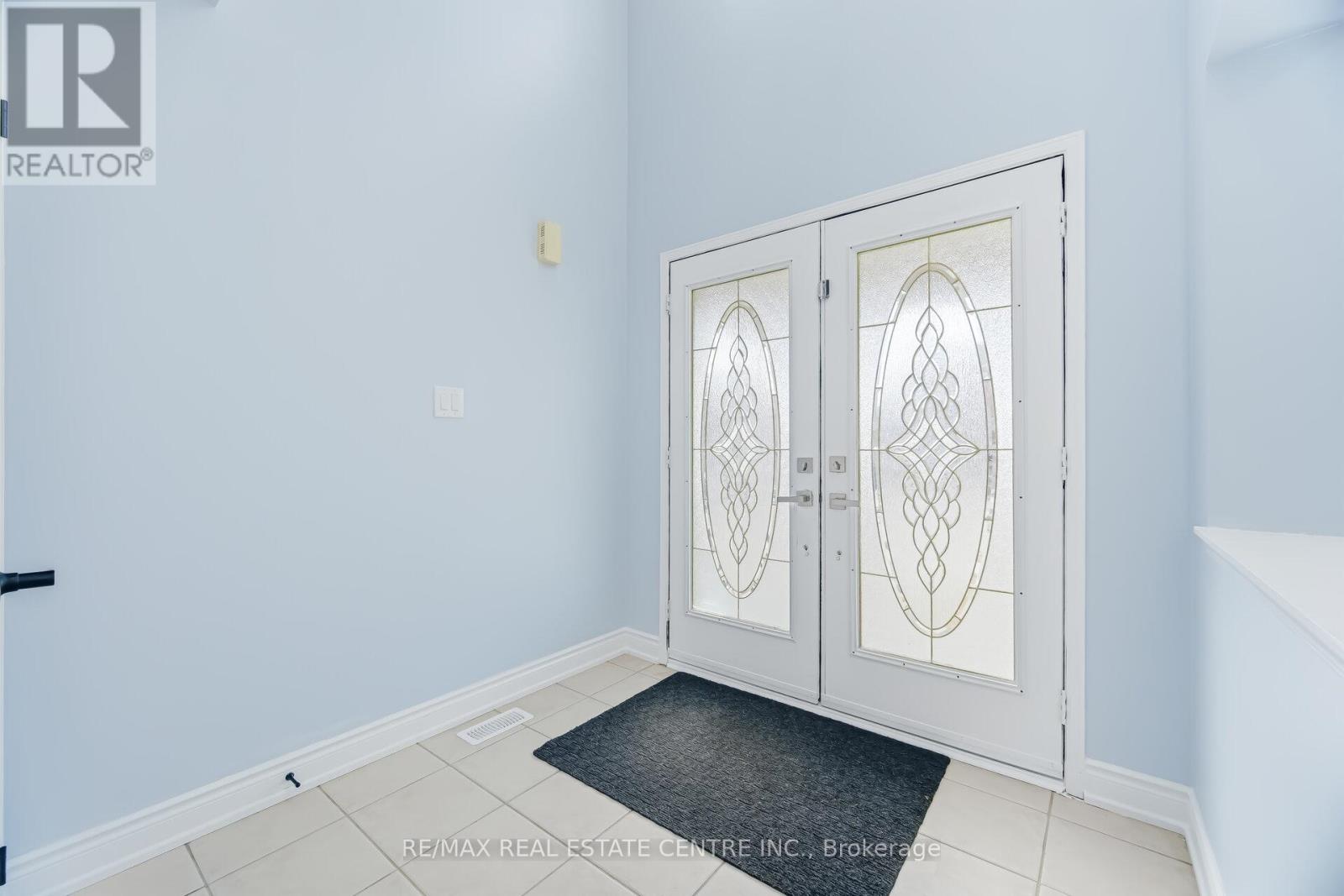 15 Heatherdale Drive, Brampton, Ontario  L7A 2H6 - Photo 2 - W12943610